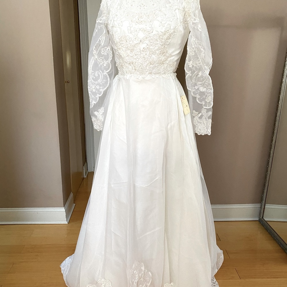 Wedding gown, brand new, size small